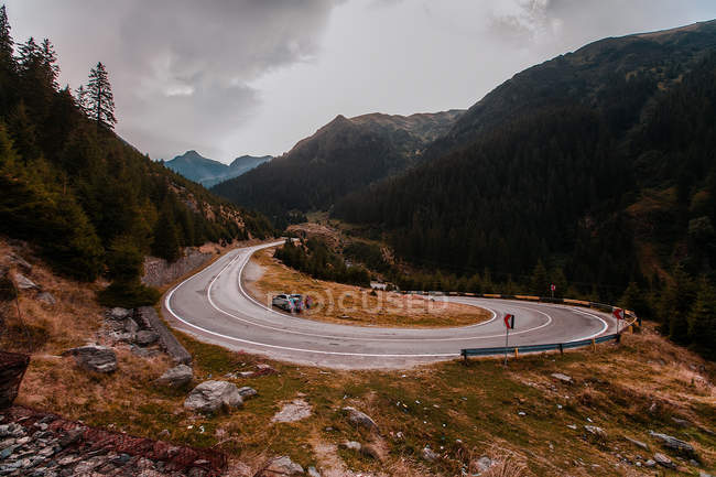 Empty highway between mountains forest — Stock Photo