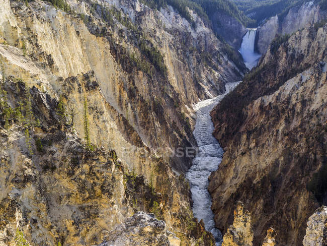 Vue aérienne du Grand Canyon de Yellowstone, parc national de Yellowstone, États-Unis, Amérique du Nord — Photo de stock