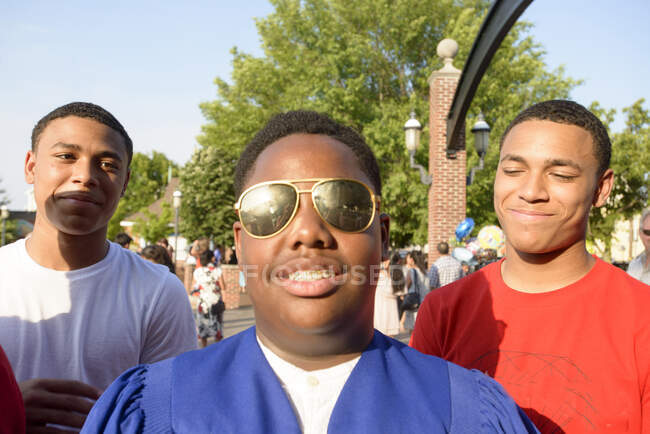 Teen boys bei der Abschlussfeier — Stockfoto