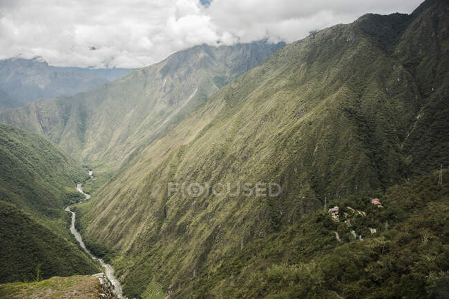 Erhöhter Blick auf das Tal auf dem Inka-Pfad, Inca, Huanuco, Peru, Südamerika — Stockfoto