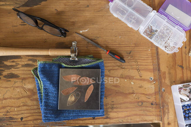 Jewellery makers tools on workbench, overhead view — Stock Photo