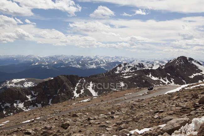 Vista da estrada Mount Evans sobre a paisagem montanhosa, Colorado, EUA — Fotografia de Stock