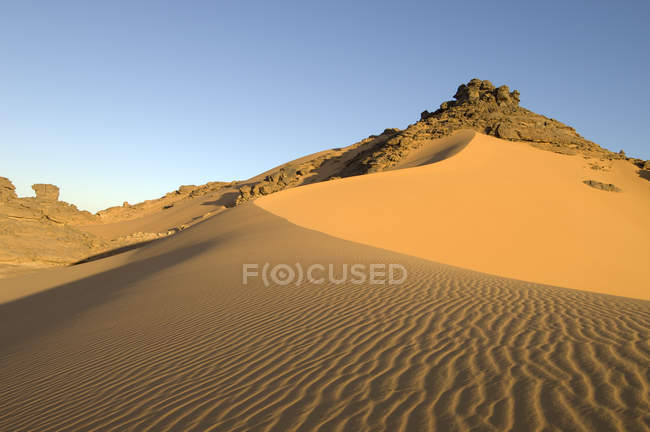 Вид на гірський масив Akakus, пустеля Сахара, Fezzan, Лівія — стокове фото