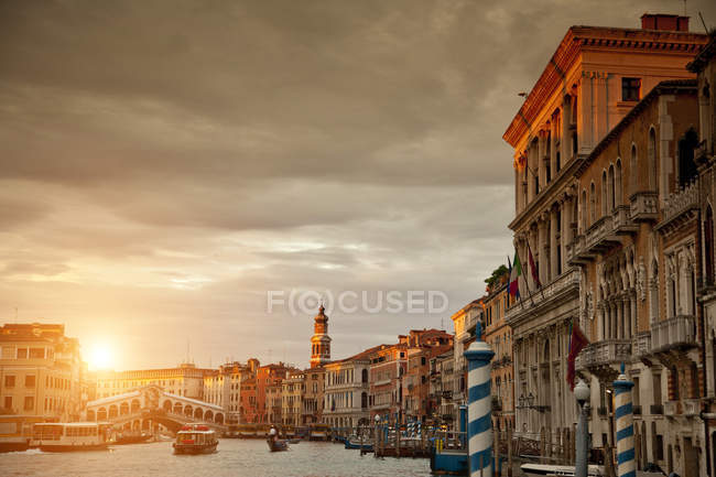 Gondola on canal at sunset, Venice, Veneto, Italy, Europe — Stock Photo