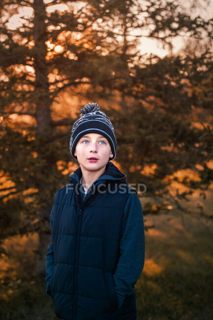 Portrait of boy, outdoors, looking away — Stock Photo