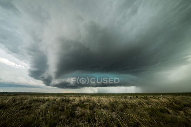 Supercellule massive rampant vers La Junta, Colorado, USA — Photo de stock