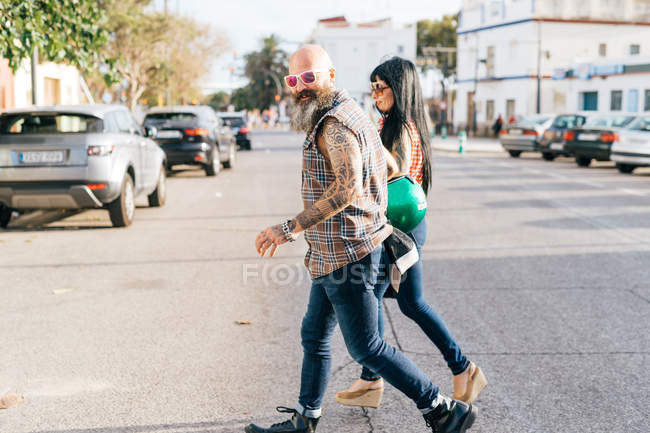 Mature hipster couple crossing road, Valencia, Spain — Stock Photo