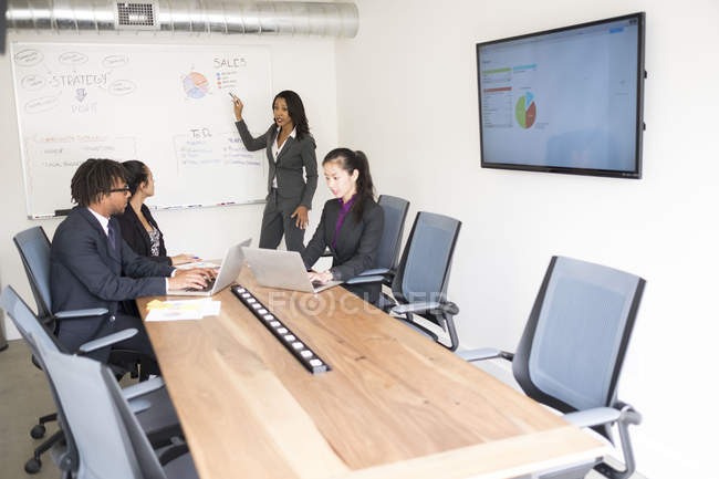 Colleagues explaining business strategy in office — Stock Photo