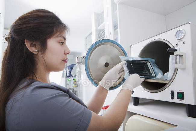 Young woman working in dental laboratory — Stock Photo