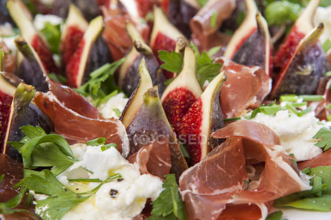 Fig, cured ham and mozzarella salad — Stock Photo