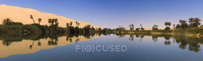 Lago Umm El Ma, Erg Awbari, desierto del Sahara, Fezzan, Libia - foto de stock