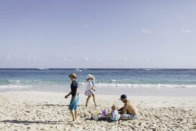 Family on beach together — Stock Photo