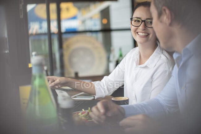 Couple in coffee shop smiling — Stock Photo