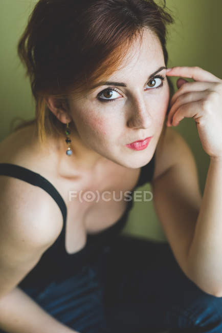 Portrait of beautiful young woman looking at camera — Stock Photo