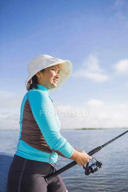 Woman fishing in the Gulf of Mexico, Homosassa, Florida, US — Stock Photo