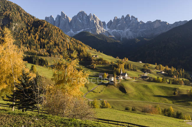 Vista panoramica sulle montagne dell'Odle, Santa Maddalena, Val di Funes, Dolomiti, Alto Adige, Italia, Europa — Foto stock