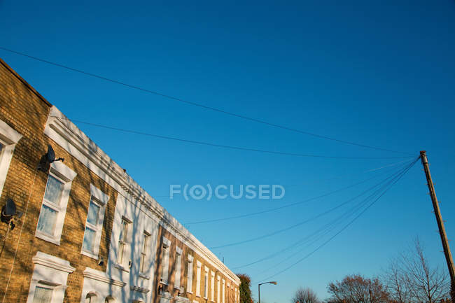 Low angle view of house exteriors against blue sky — Stock Photo
