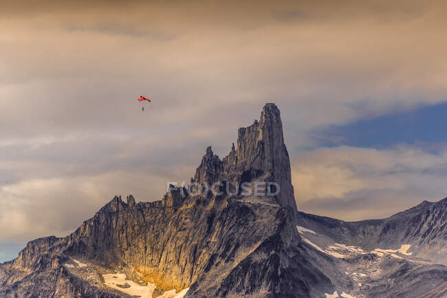 Paraglider above Tasermiut Fjord, South Greenland — Stock Photo