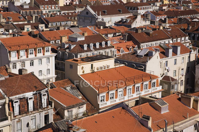 Vista aérea de los tejados de Lisboa, Portugal - foto de stock
