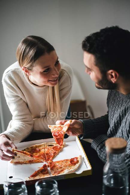 Couple eating take away pizza — Stock Photo