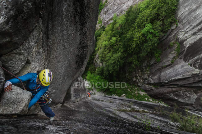 Trad climbing at The Chief, Squamish, Canada — Stock Photo