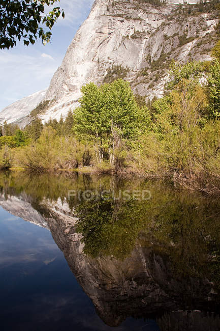 Mirror Lake, Yosemite National Park, California, USA — Stock Photo