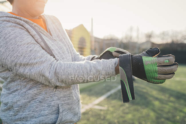 Goalkeeper putting on gloves — Stock Photo