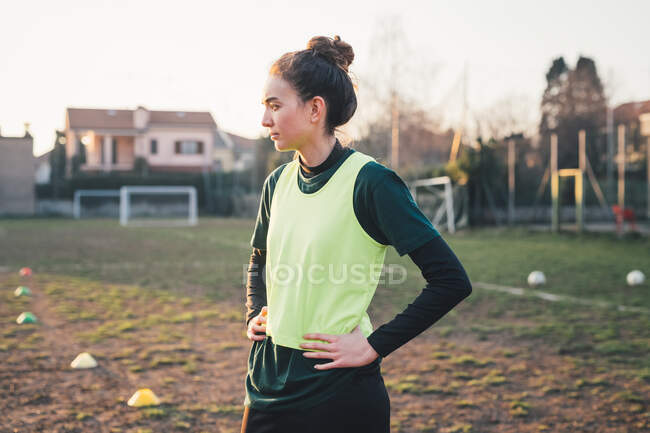 Football player waiting on pitch — Stock Photo