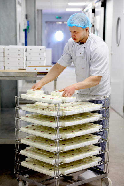 Cheese maker packing cheeses to send off to suppliers — Stock Photo