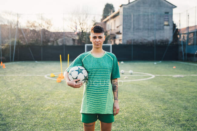 Retrato de jogadora de futebol feminina — Fotografia de Stock