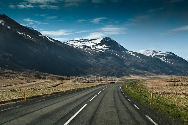 Дорога из Акурейри в Вармалид, Исландия — стоковое фото