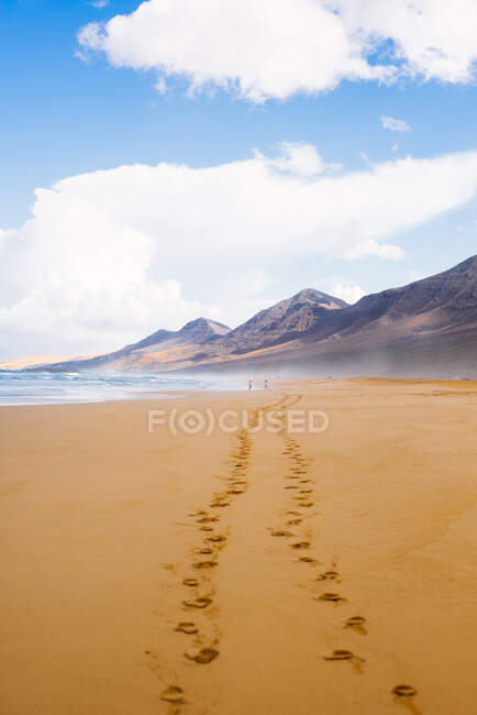 Empreintes de pas sur la plage, Corralejo, Fuerteventura, Îles Canaries — Photo de stock