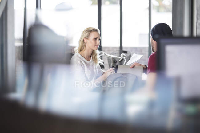 Female and male colleagues having discussion in office — Stock Photo
