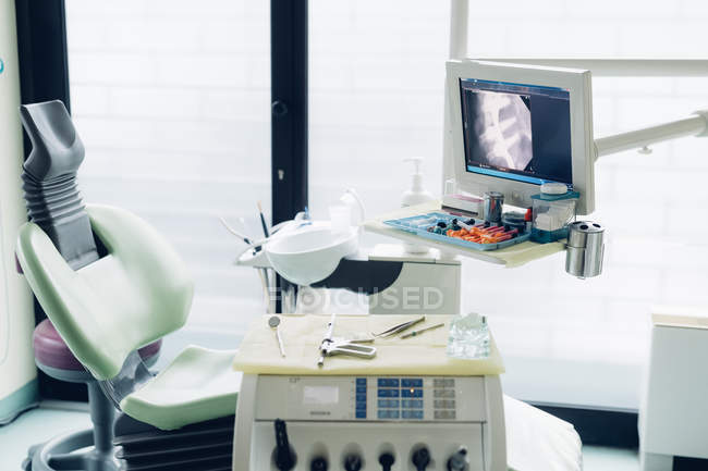 Dentist chair and equipment in dentist office — Stock Photo