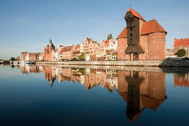 Medieval buildings reflected in water, Gdansk, Poland — Stock Photo