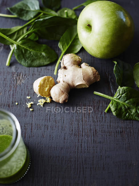 Still life of kale, apple, fresh ginger and basil leaves, close-up — Stock Photo