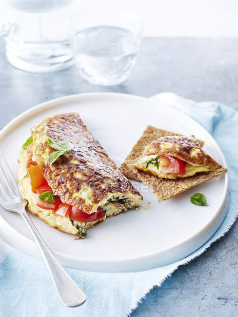 Close-up view of delicious tomato basil omelette on plate — Stock Photo