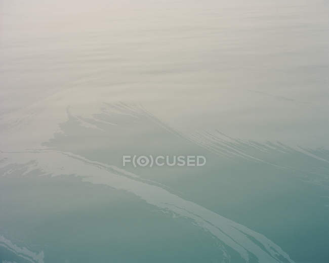 Óleo sobre a superfície da água, palma de Maiorca — Fotografia de Stock