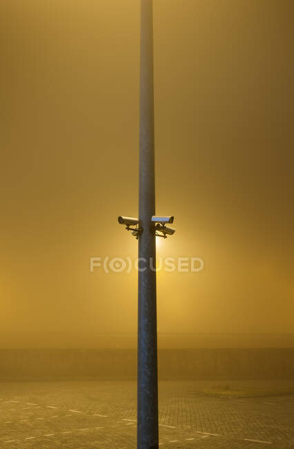 Heavy fog at parking place, Heerenveen, Friesland, Netherlands — Stock Photo