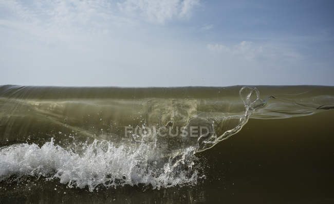 Close up ocean wave, Domburg, Zelanda, Países Bajos, Europa - foto de stock