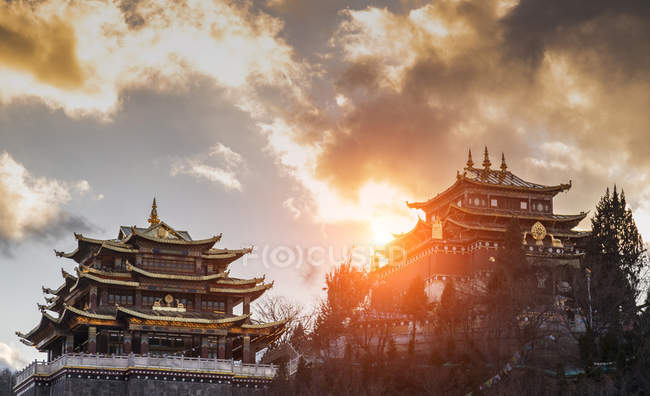 Ganden Sumtseling монастиря, Shangri-La County, Юньнань, Китай — стокове фото