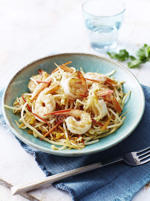 Speedy prawns, bean sprouts on plate — Stock Photo