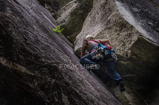 Trad climbing en The Chief, Squamish, Canadá - foto de stock