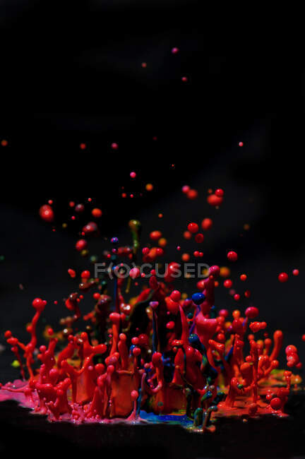 Escultura de pintura - Fotografia de alta velocidade de salpicos de tinta vermelha. — Fotografia de Stock