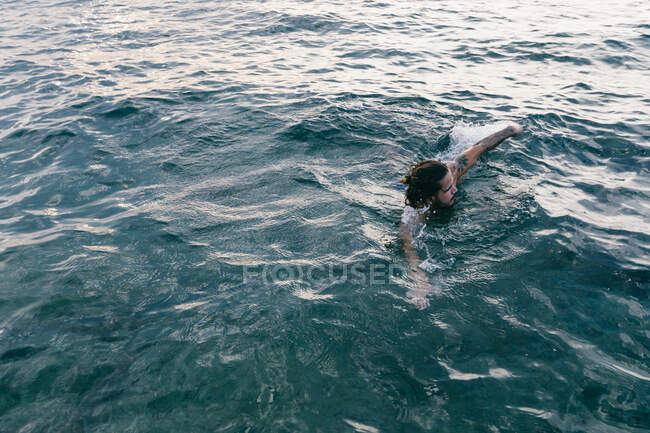 Man swimming in sea — Stock Photo