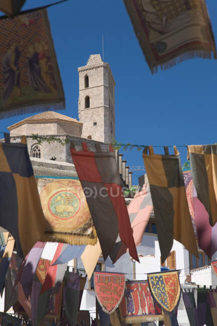 Tapestries hanging in city streets — Stock Photo