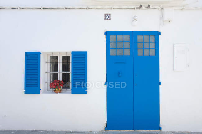 Colorful shutters and flowers on house — Stock Photo