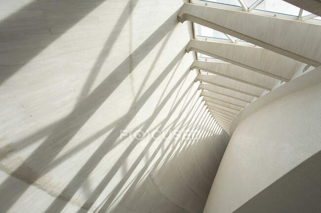 Sombras na parede moderna — Fotografia de Stock