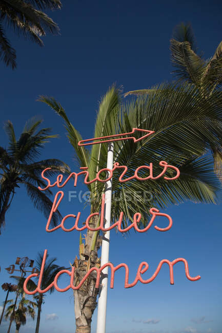 Womens restroom sign on beach — Stock Photo