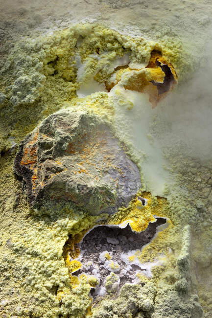 Mineralansammlungen auf geothermischen Schlot — Stockfoto